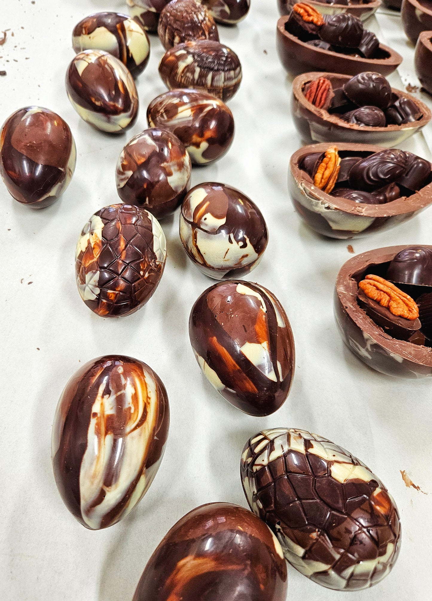 Chocolate Eggs with 2 confections